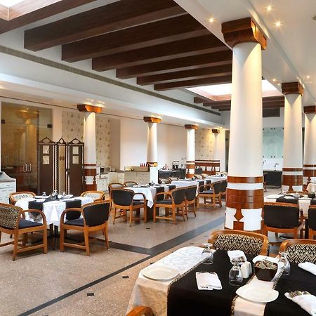 Hotel Maurya Patna Patna  Ngoại thất bức ảnh