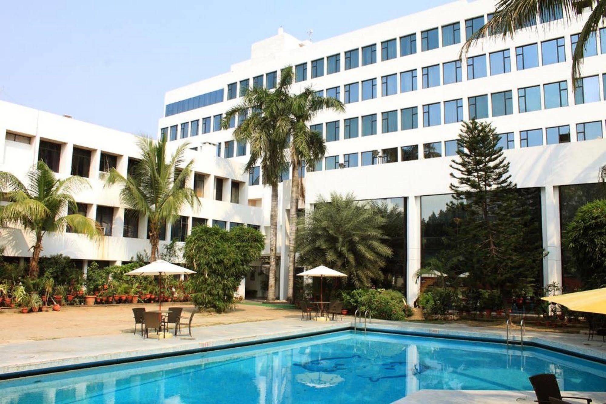 Hotel Maurya Patna Patna  Ngoại thất bức ảnh