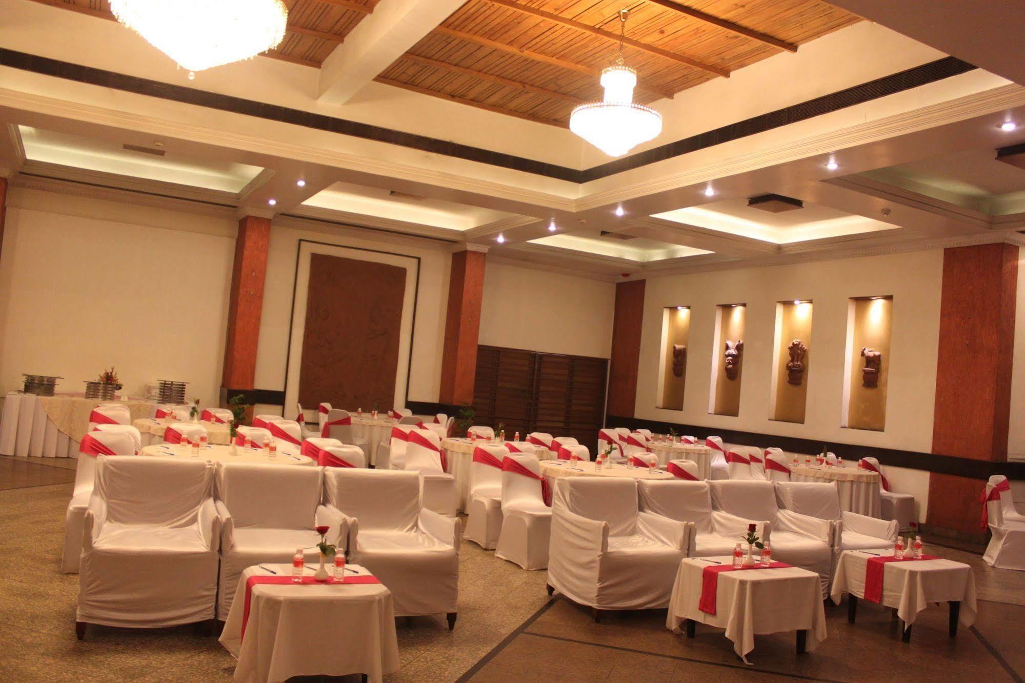 Hotel Maurya Patna Patna  Ngoại thất bức ảnh
