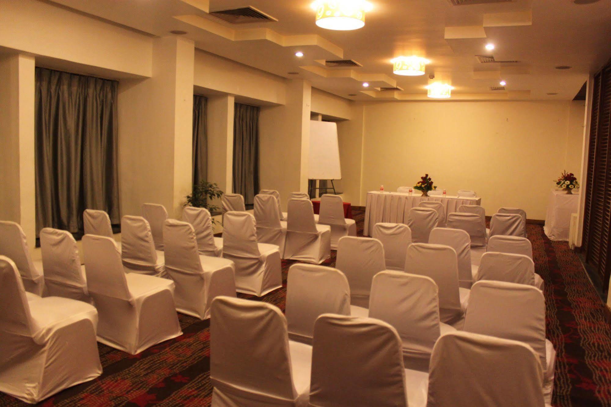 Hotel Maurya Patna Patna  Ngoại thất bức ảnh