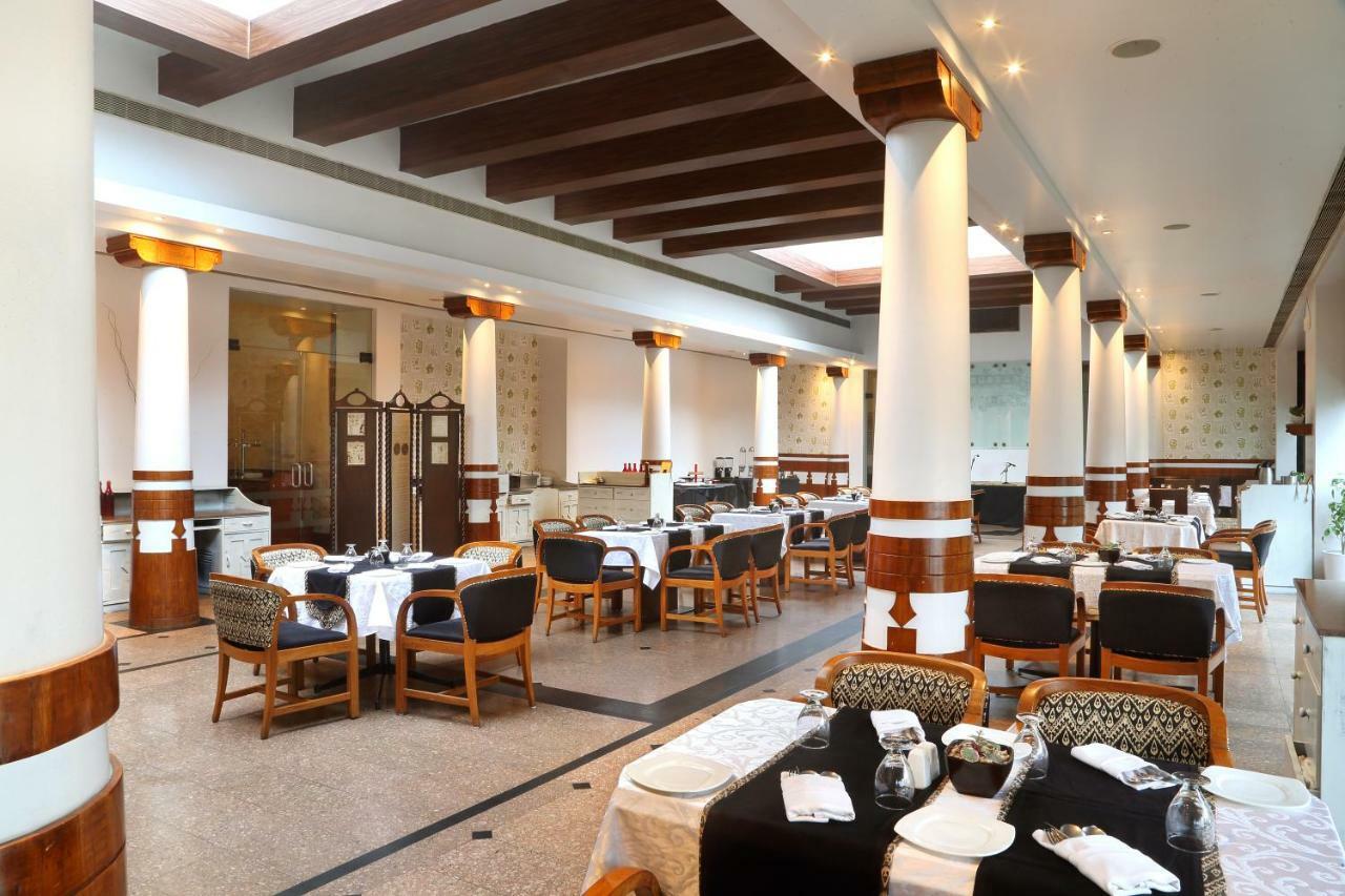 Hotel Maurya Patna Patna  Ngoại thất bức ảnh