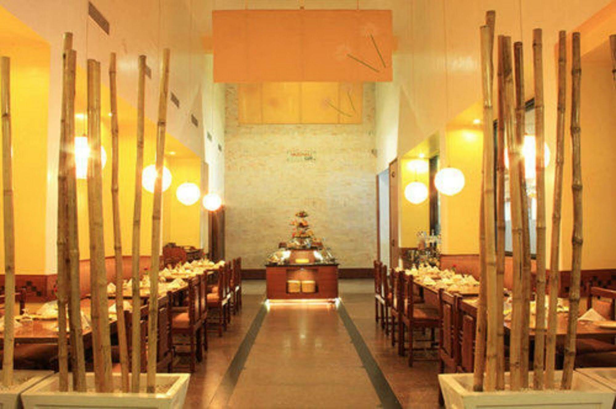 Hotel Maurya Patna Patna  Ngoại thất bức ảnh